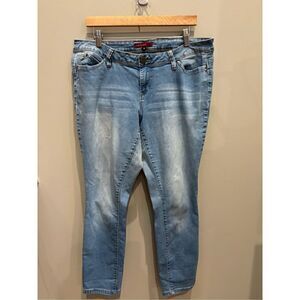 YMI wanna betta butt 16j light wash stretchy skinny jeans